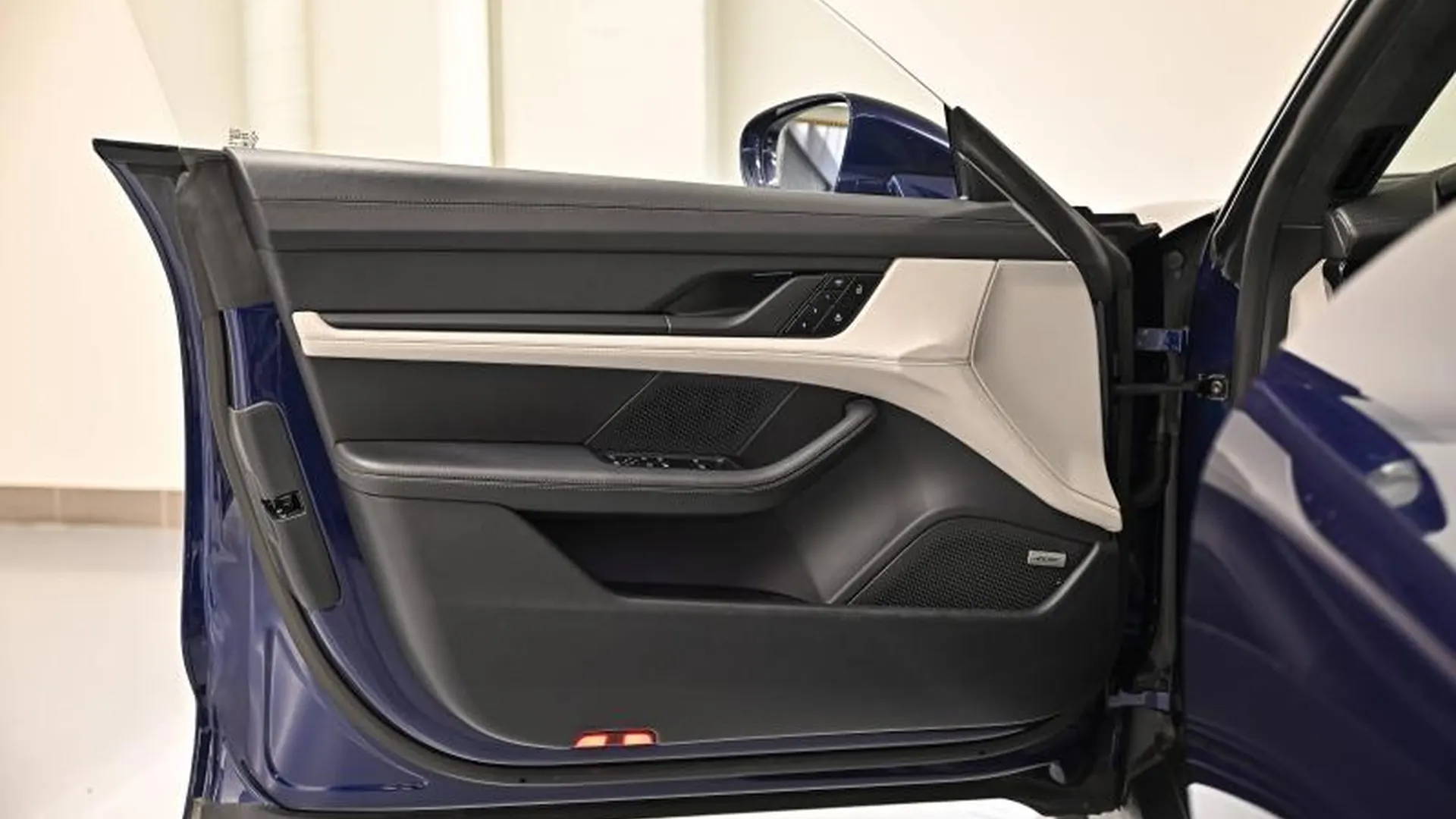 Porsche Taycan — photo 37