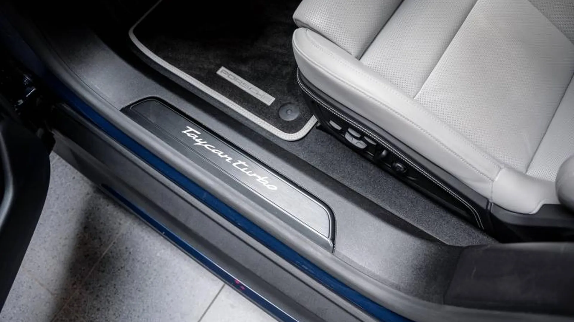 Porsche Taycan — photo 15