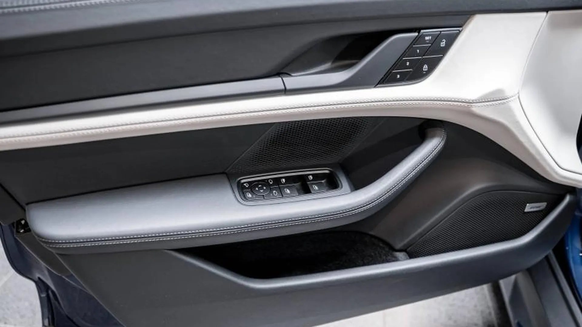 Porsche Taycan — photo 16