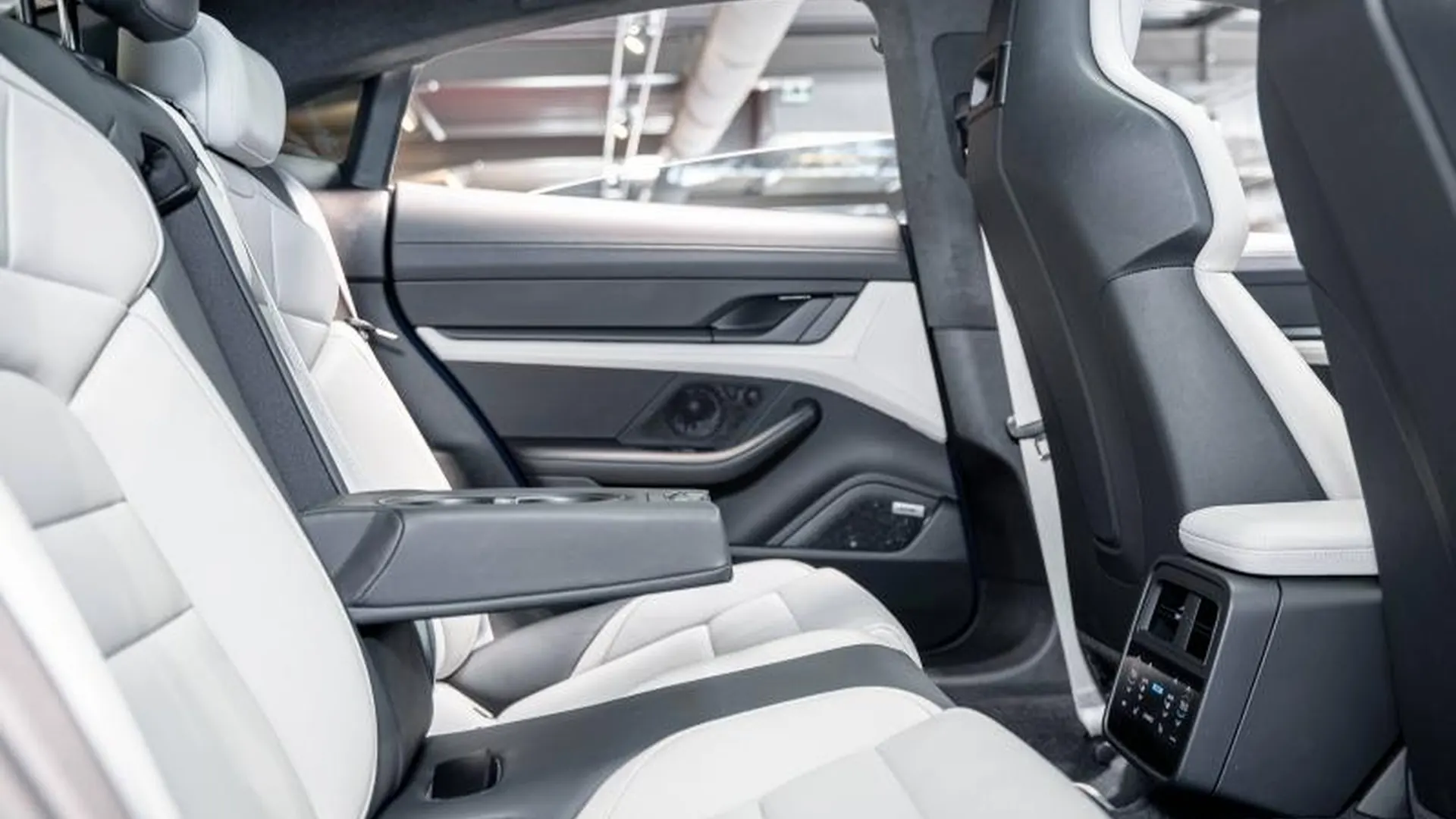 Porsche Taycan — photo 21