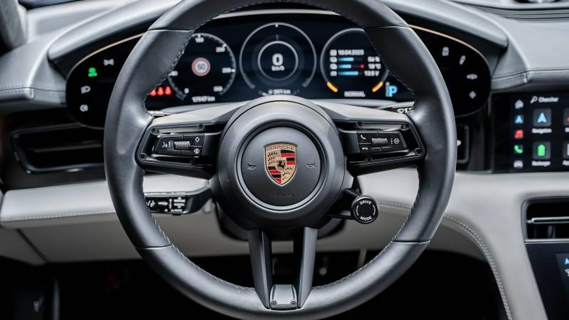 Porsche Taycan — photo 9