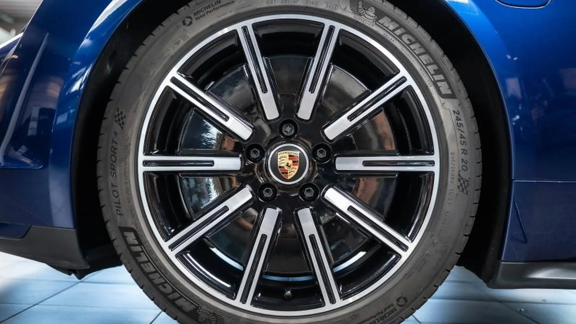 Porsche Taycan — photo 6