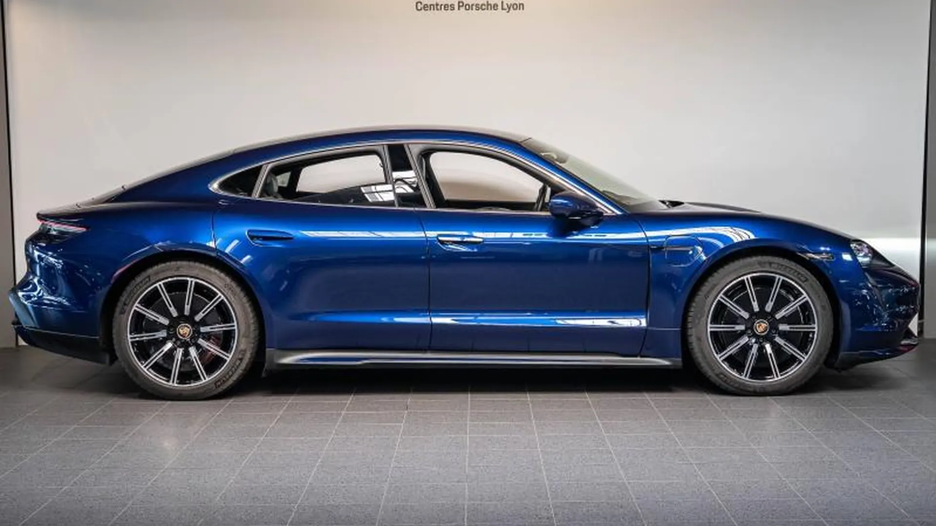 Porsche Taycan — photo 10