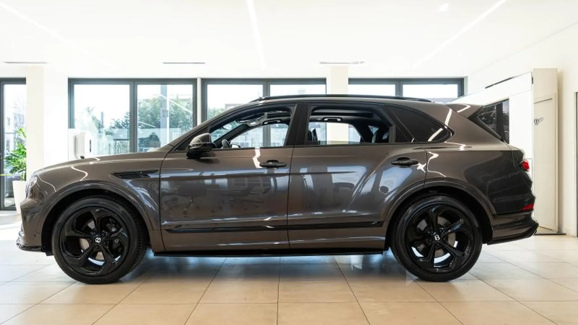 Bentley Bentayga — photo 3