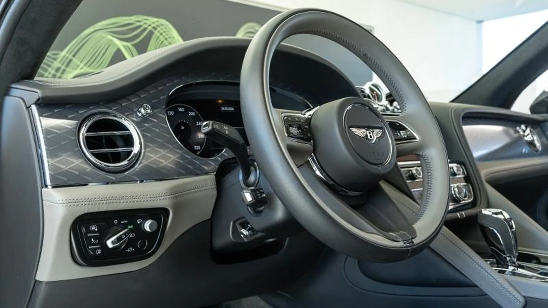 Bentley Bentayga — photo 12