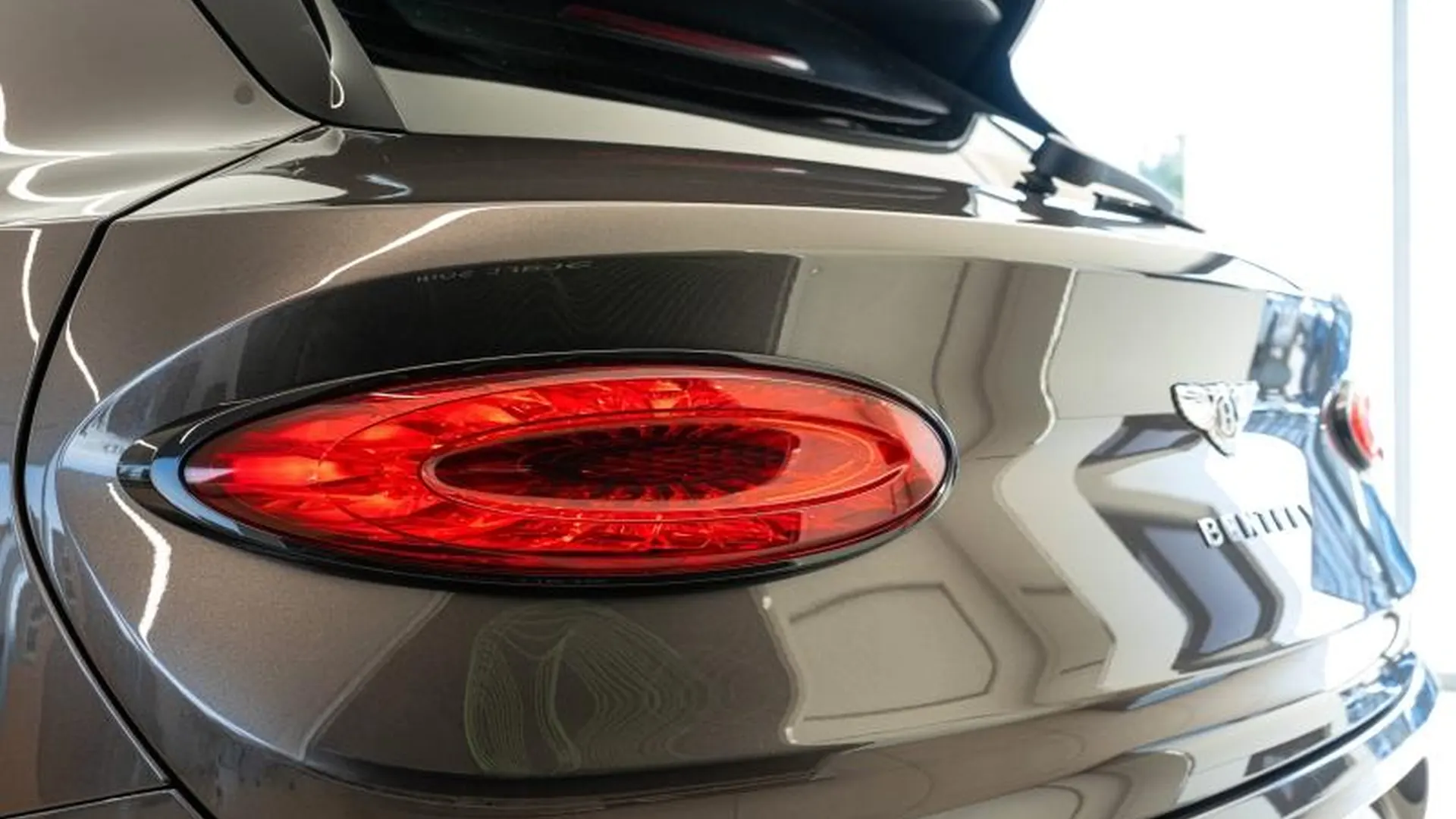 Bentley Bentayga — photo 6
