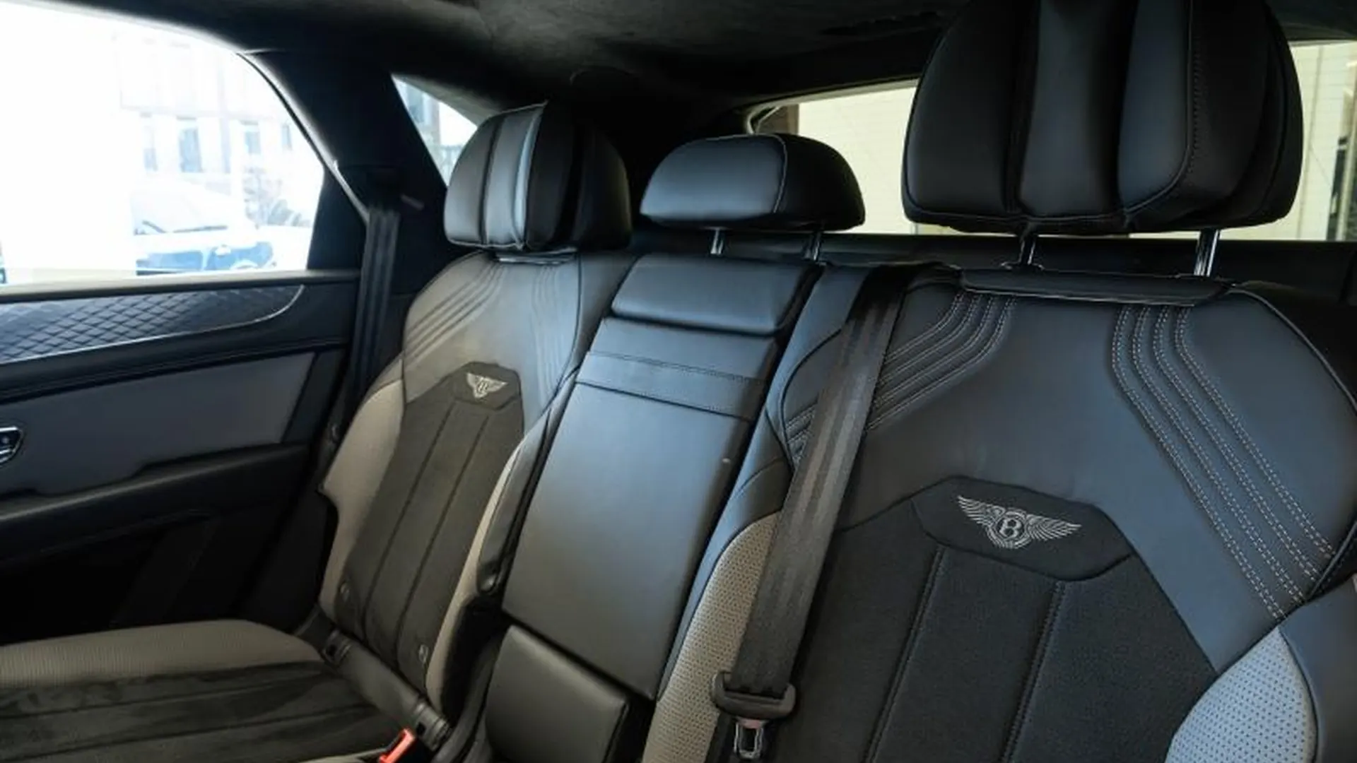 Bentley Bentayga — photo 22