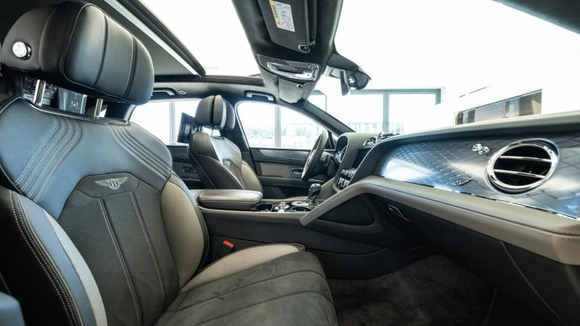 Bentley Bentayga — photo 28