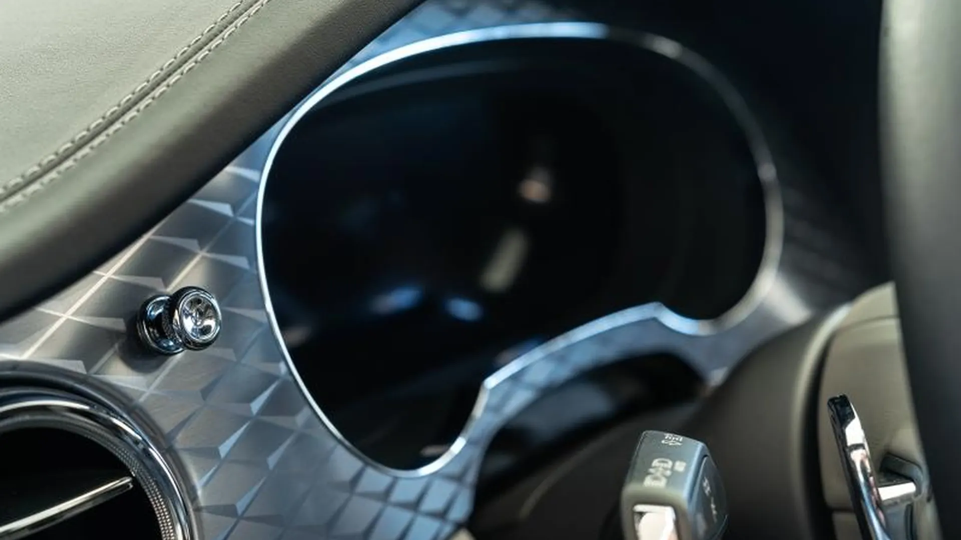 Bentley Bentayga — photo 26