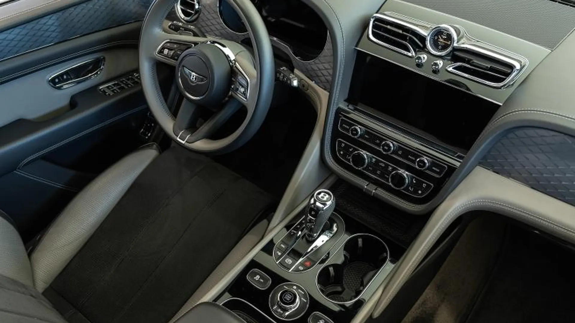Bentley Bentayga — photo 10