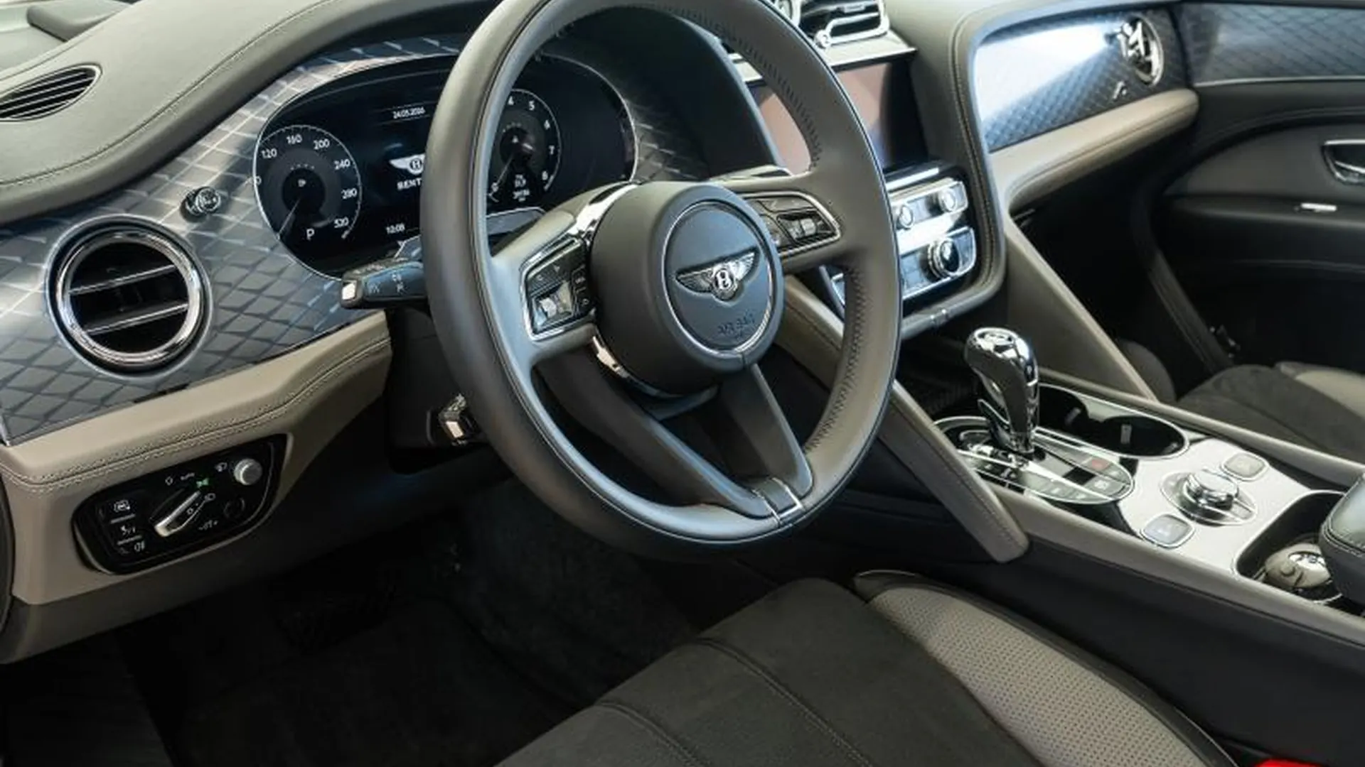 Bentley Bentayga — photo 7