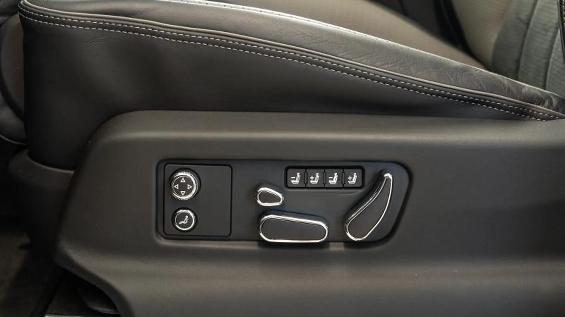 Bentley Bentayga — photo 21