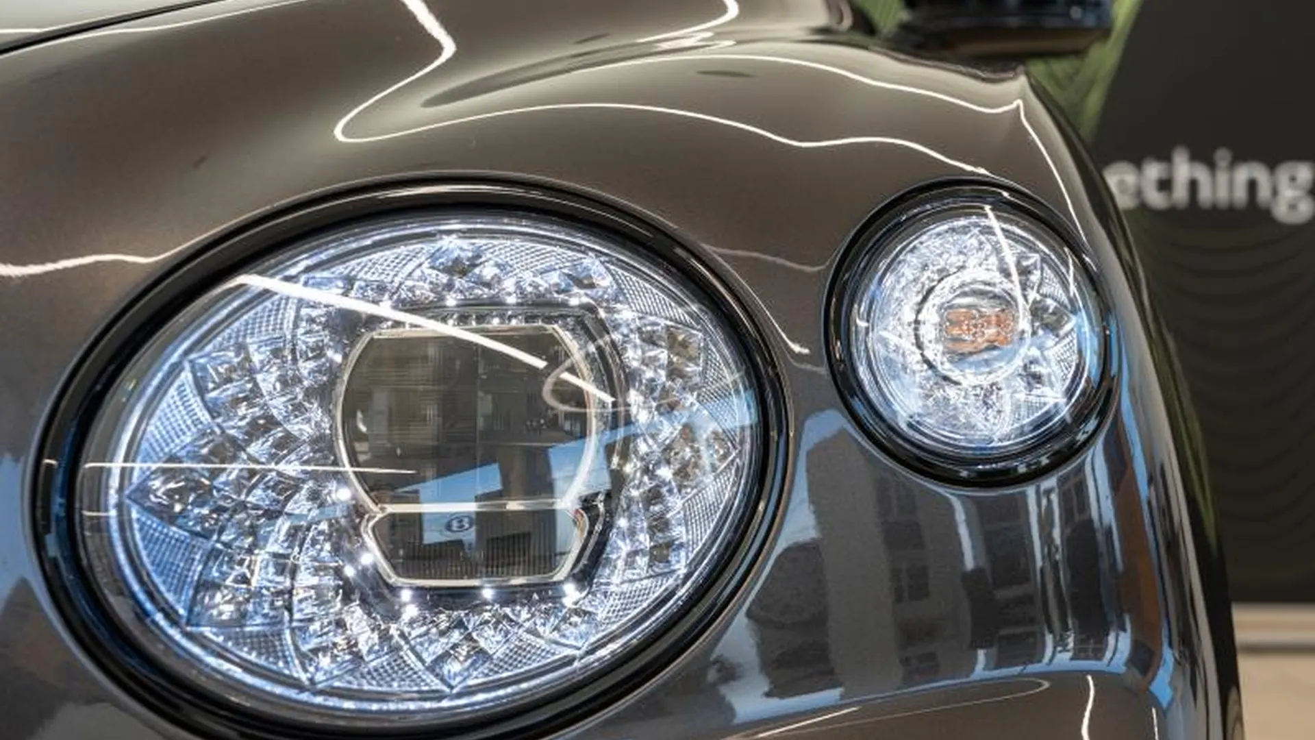 Bentley Bentayga — photo 24