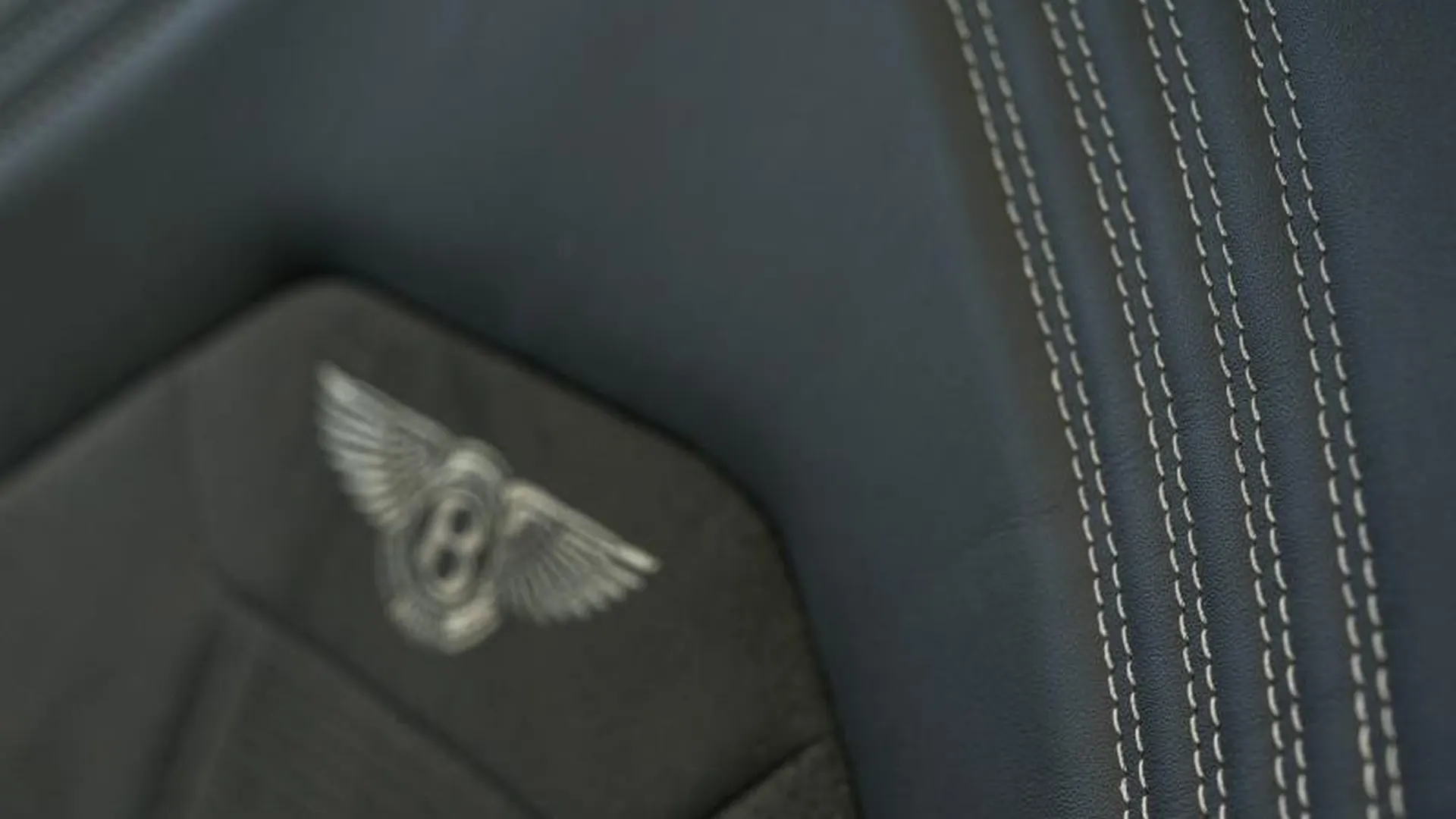 Bentley Bentayga — photo 35
