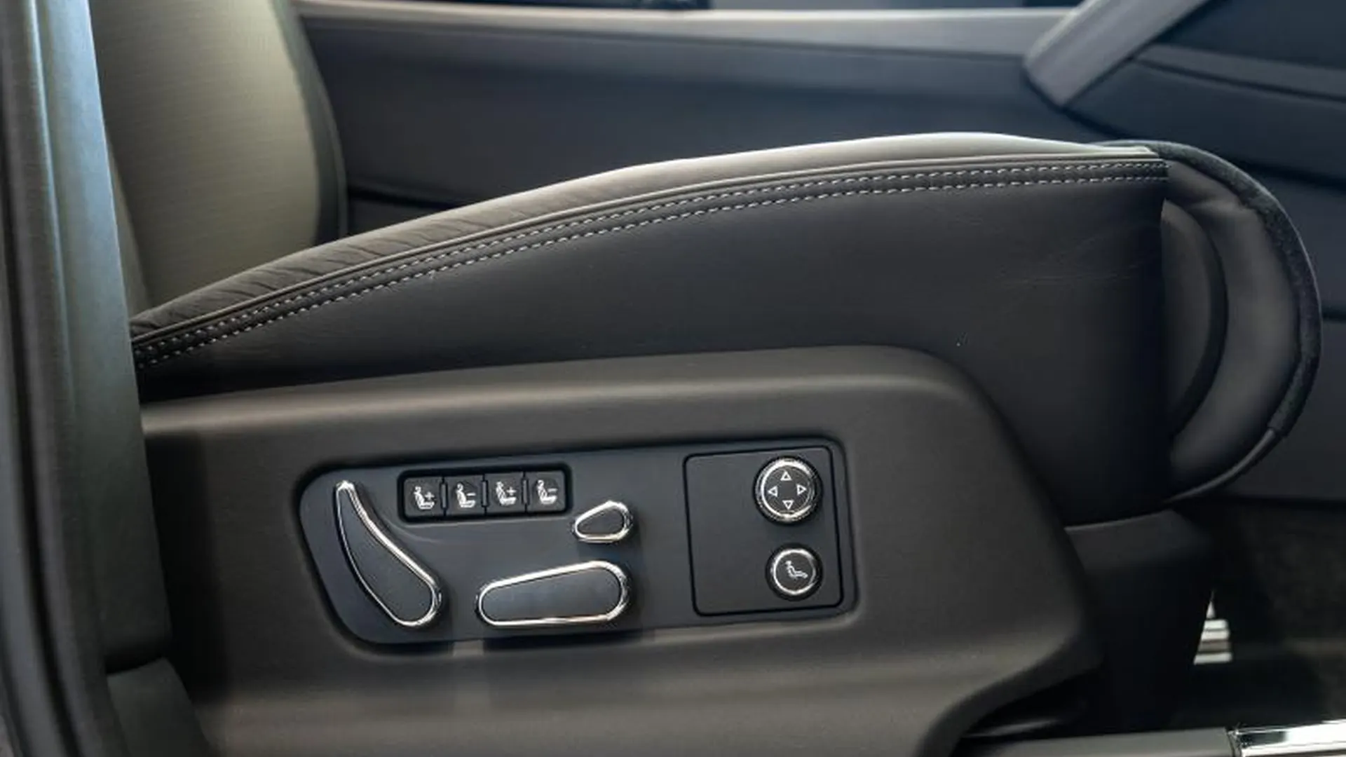 Bentley Bentayga — photo 29