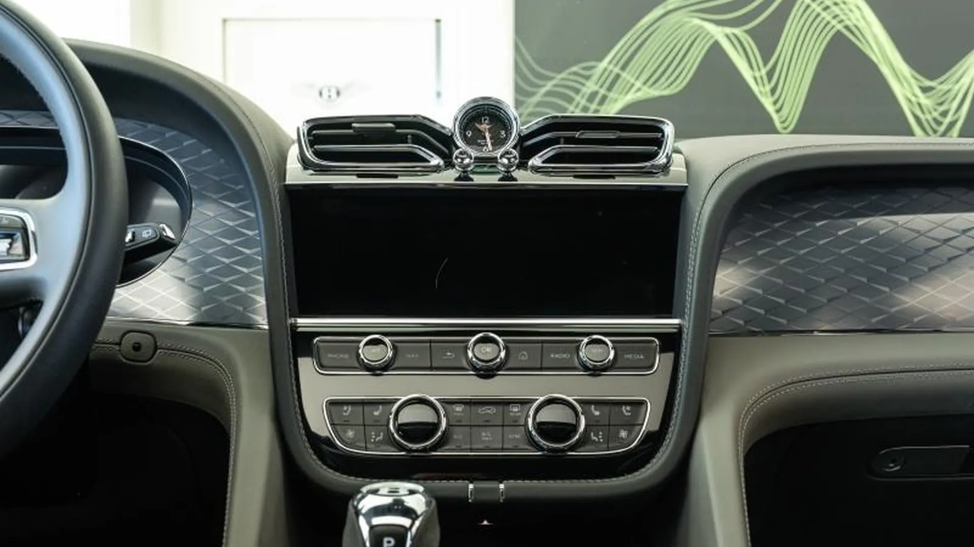 Bentley Bentayga — photo 13