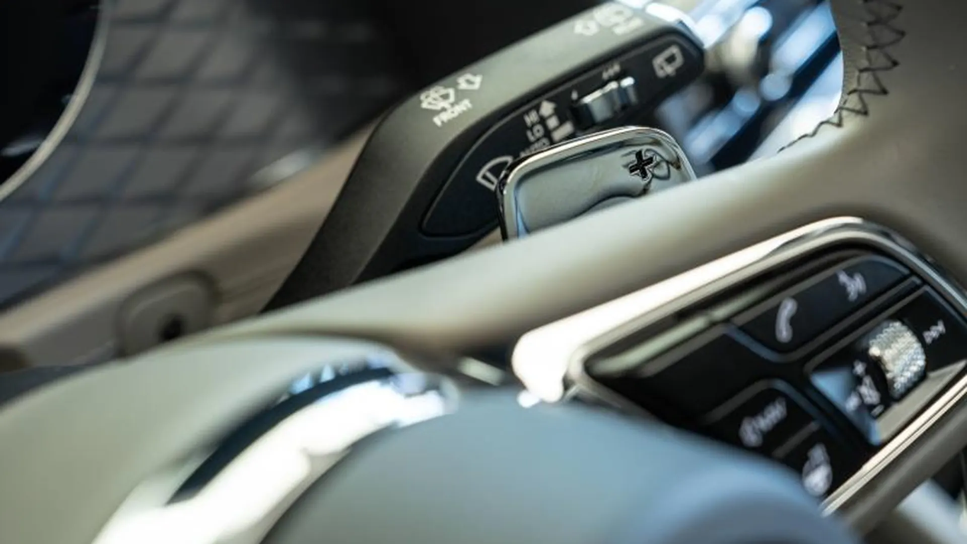 Bentley Bentayga — photo 27