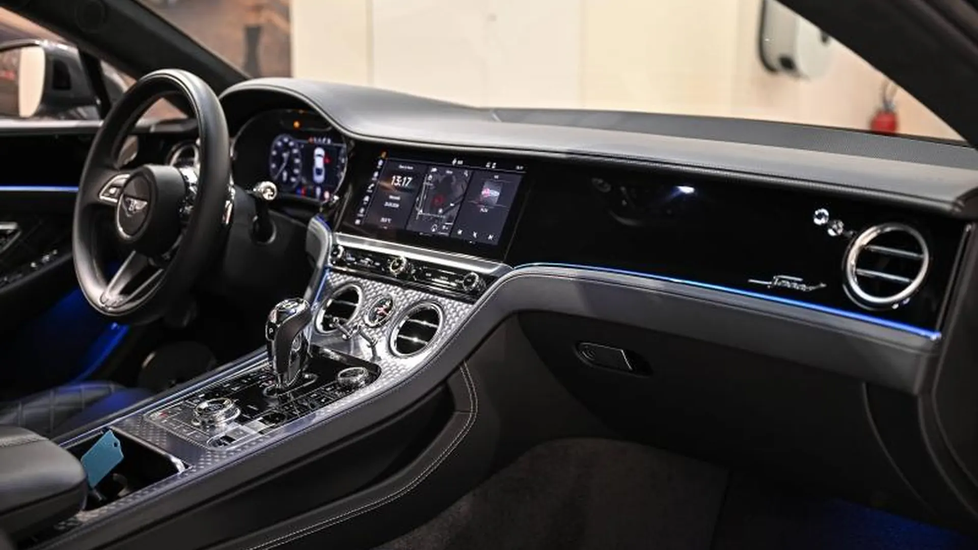 Bentley Continental GT — photo 16