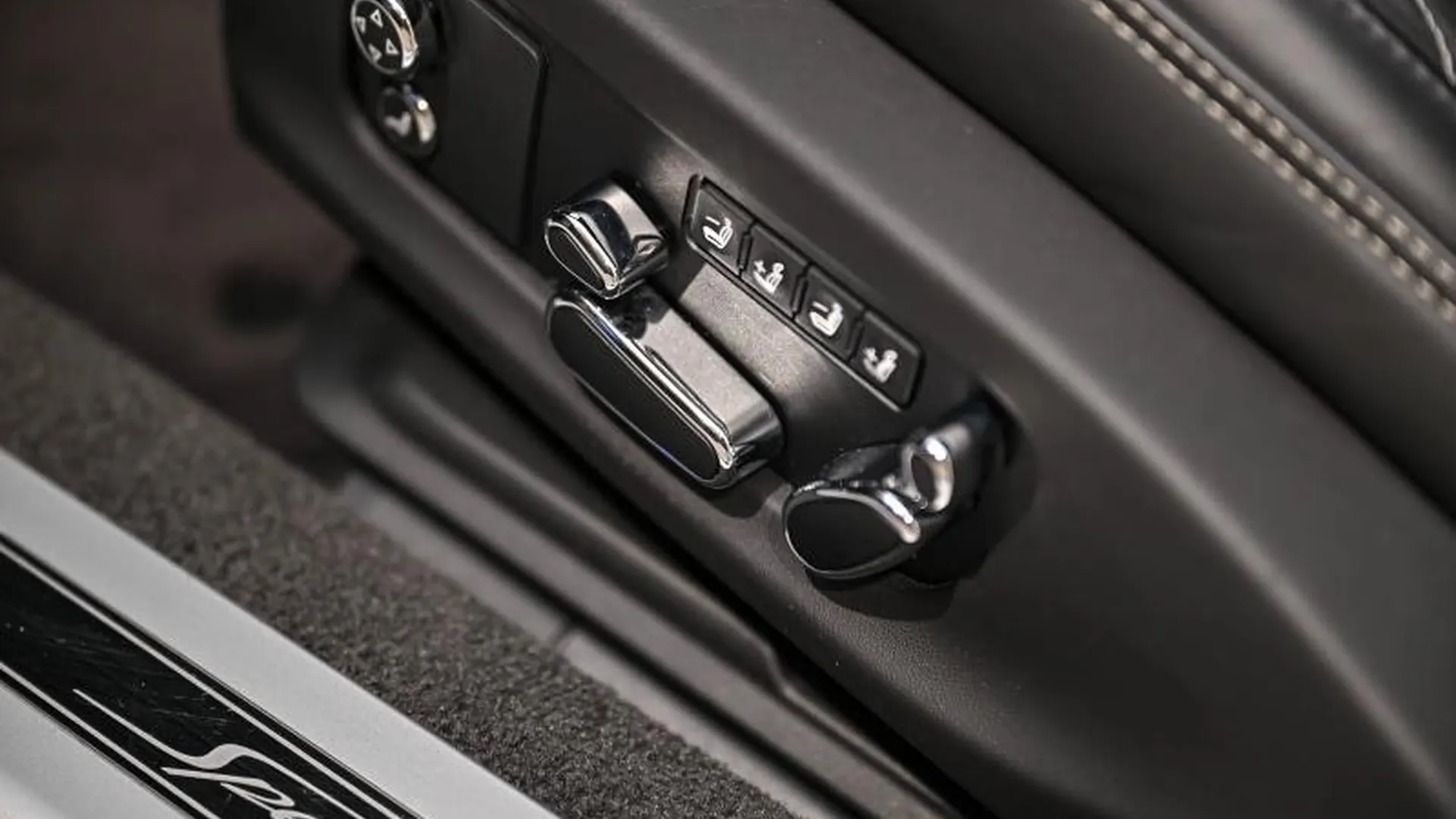 Bentley Continental GT — photo 25