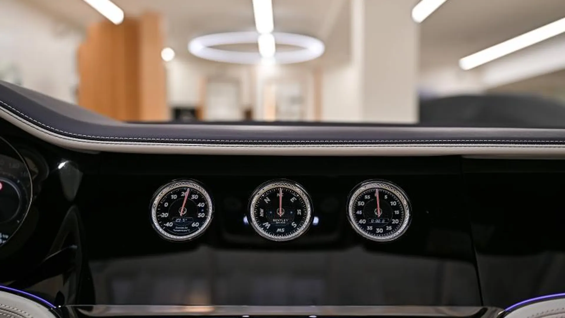 Bentley Continental GTC — photo 33