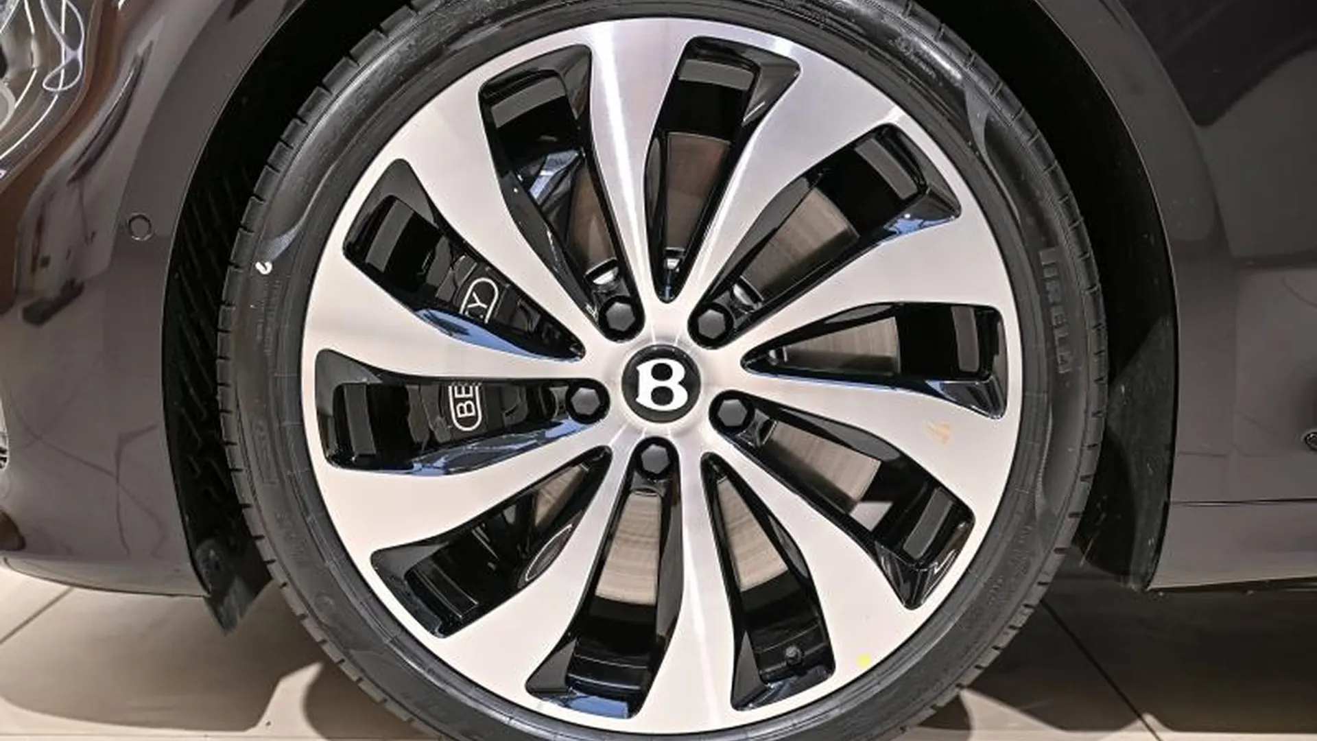 Bentley Continental GTC — photo 17