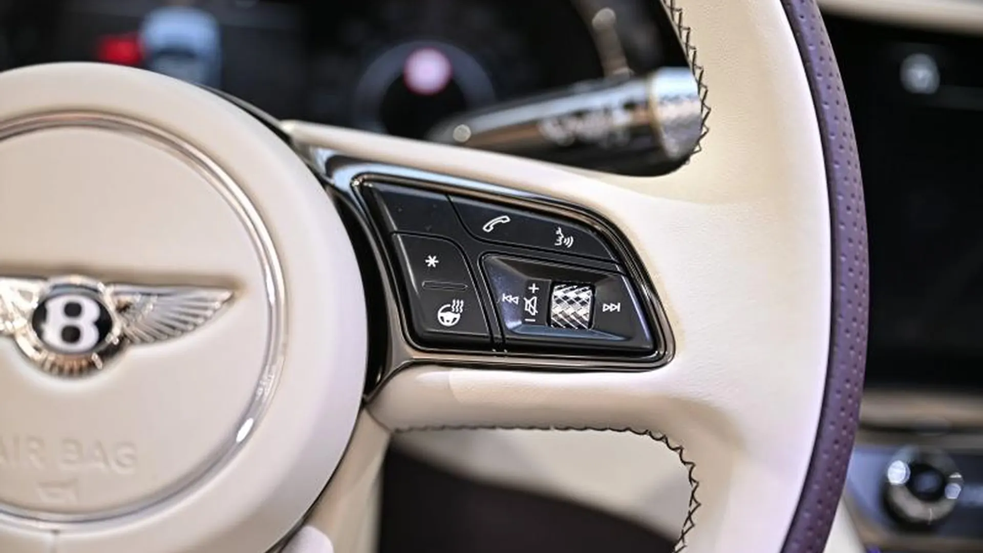 Bentley Continental GTC — photo 27