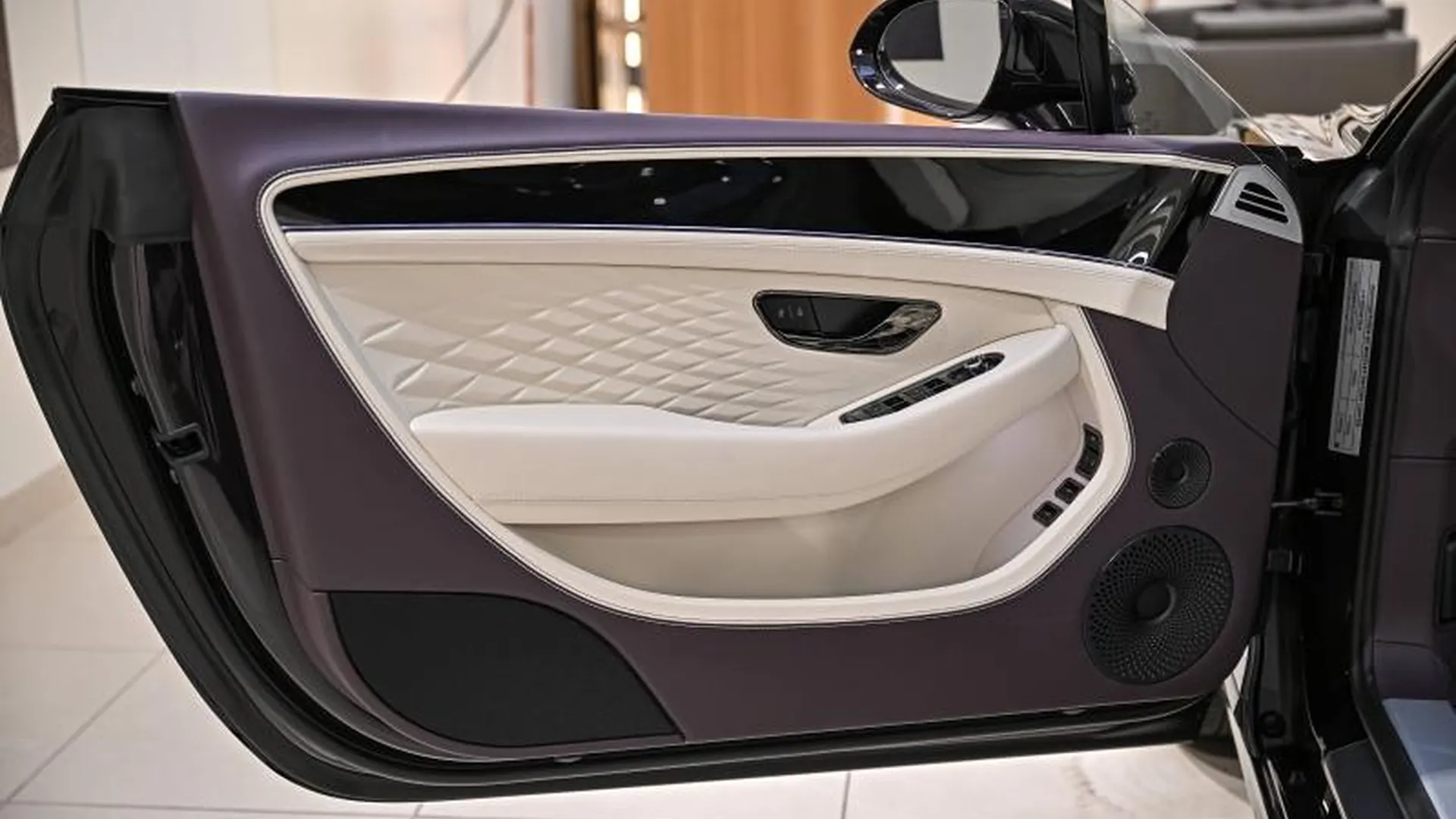 Bentley Continental GTC — photo 18