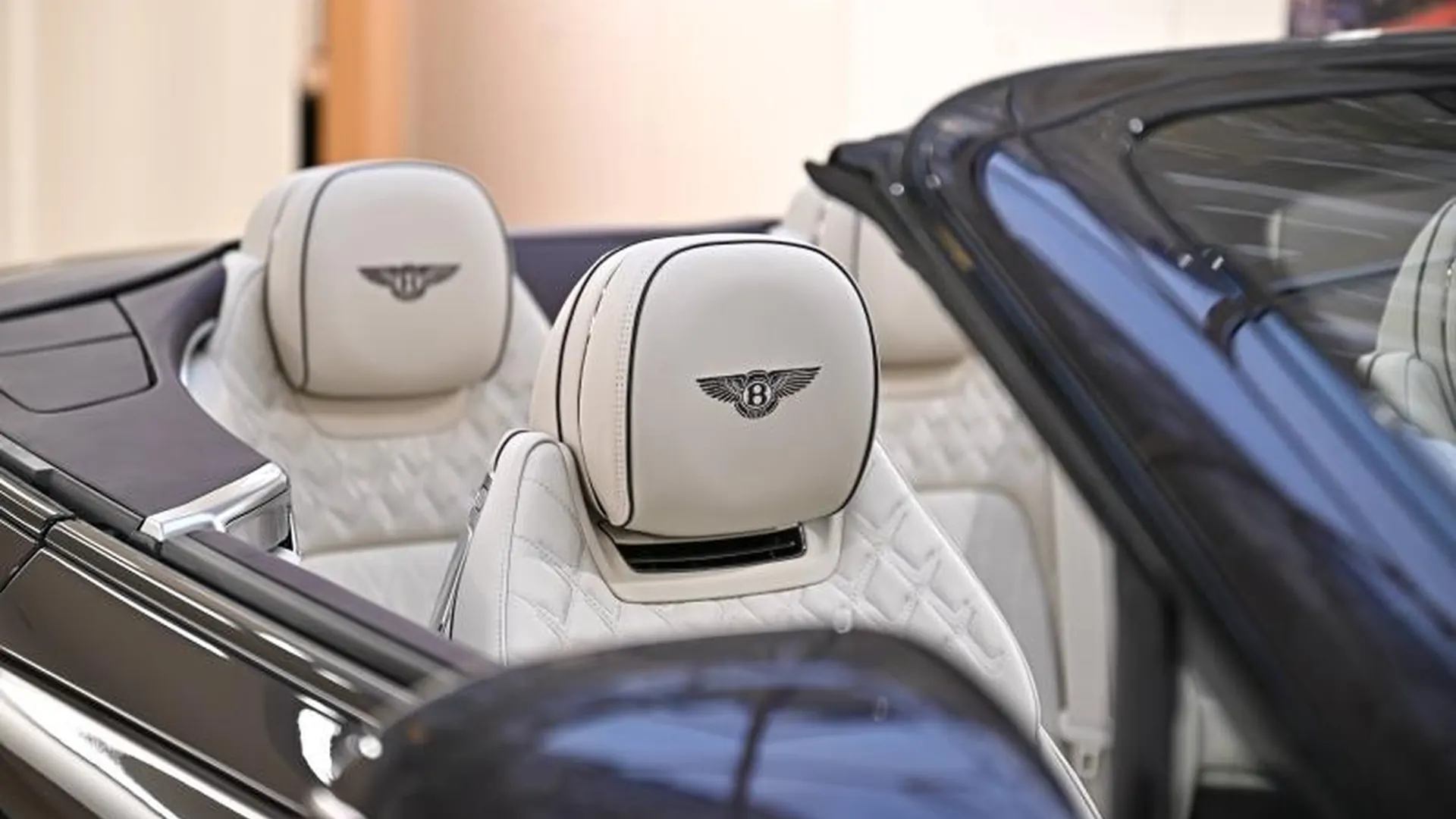 Bentley Continental GTC — photo 12