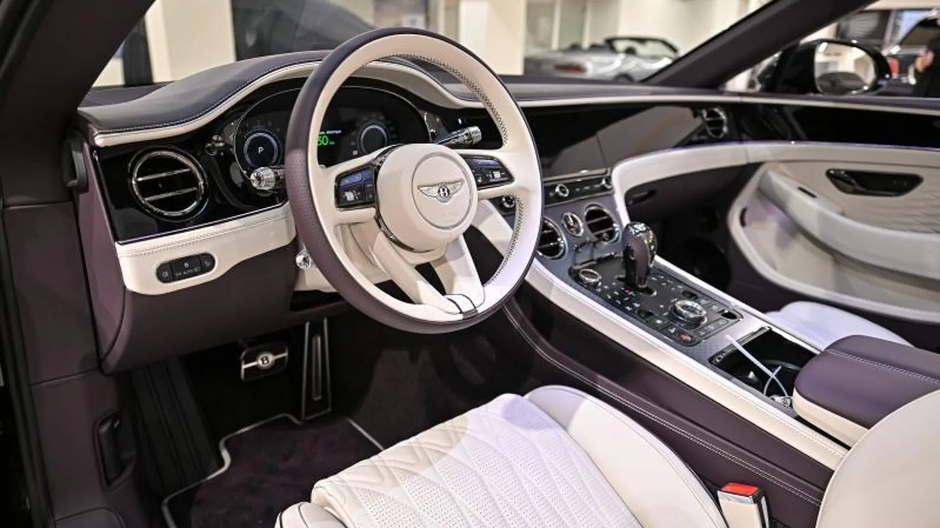 Bentley Continental GTC — photo 20