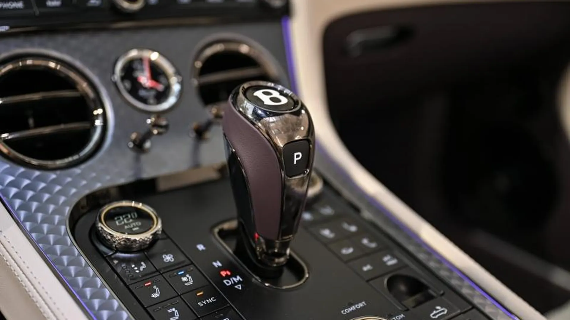 Bentley Continental GTC — photo 30