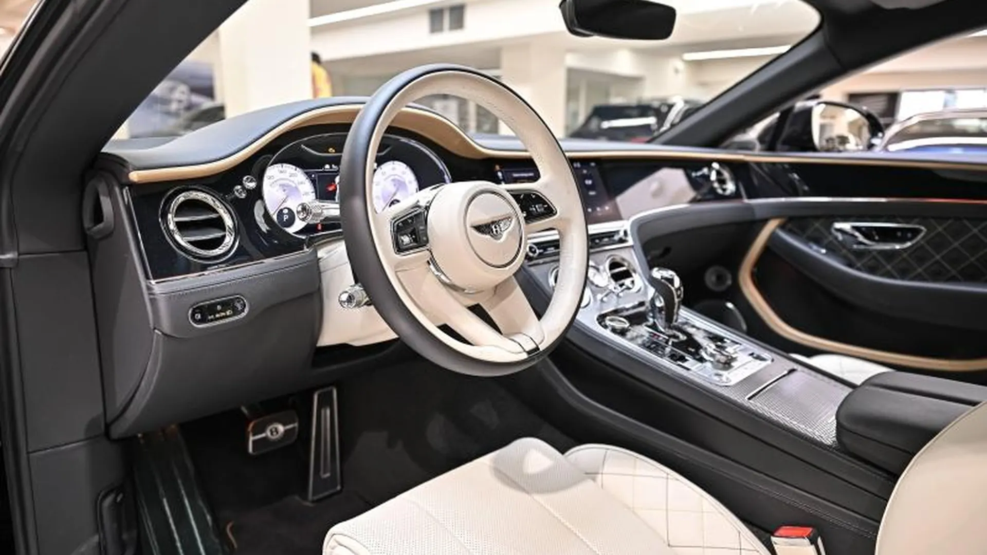 Bentley Continental GT — photo 22