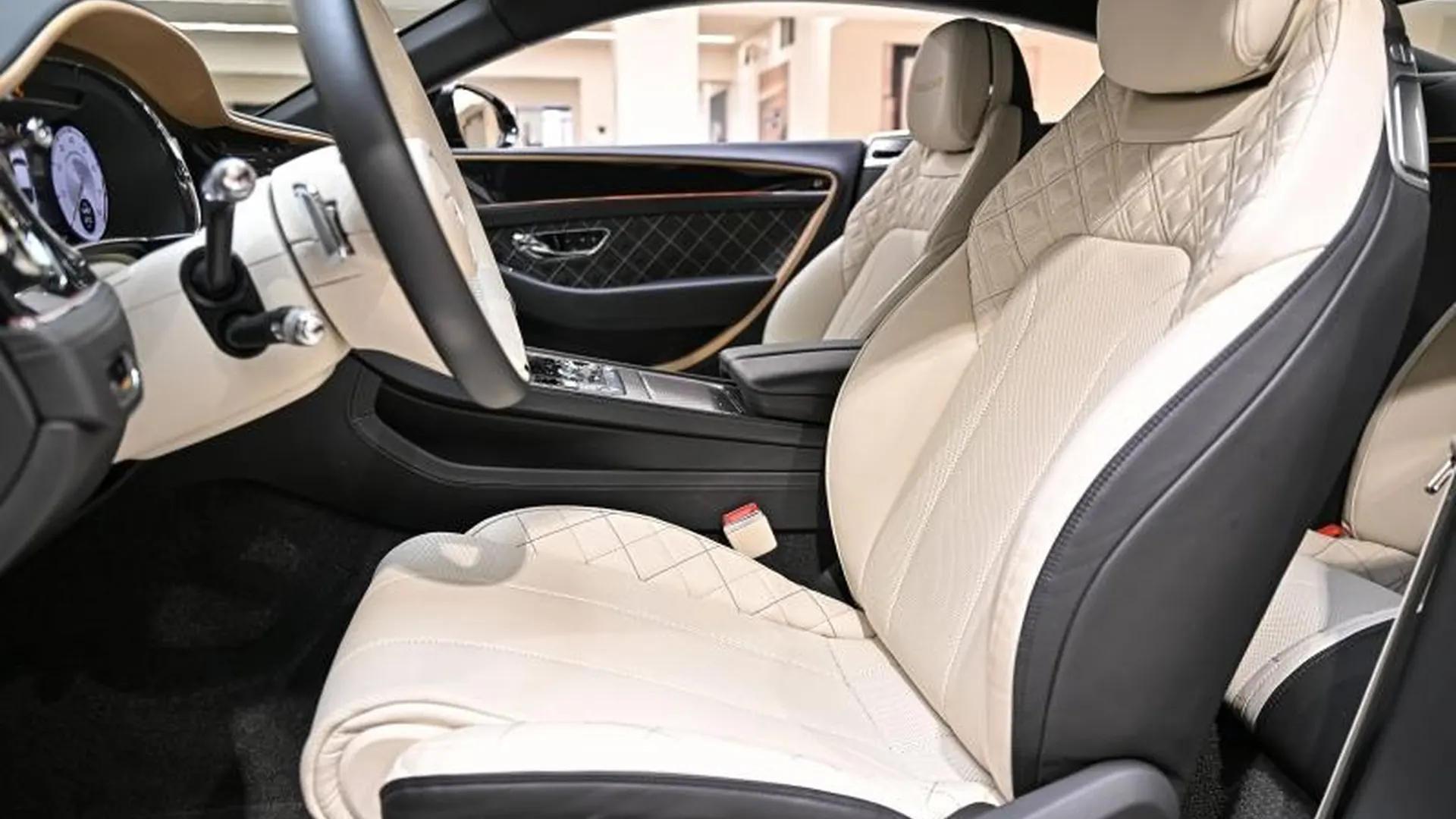 Bentley Continental GT — photo 23