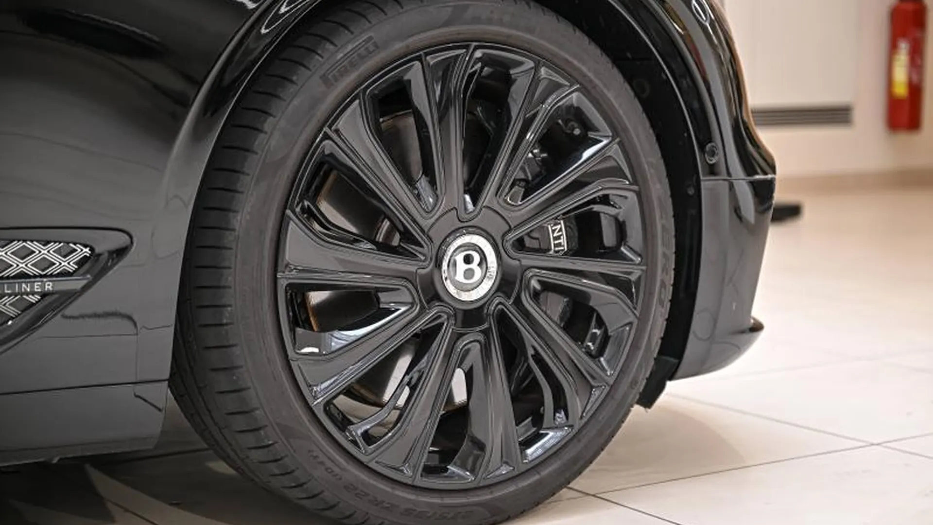 Bentley Continental GT — photo 9