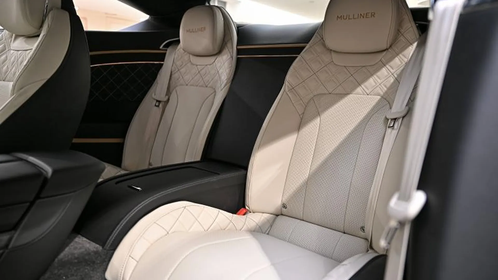 Bentley Continental GT — photo 24