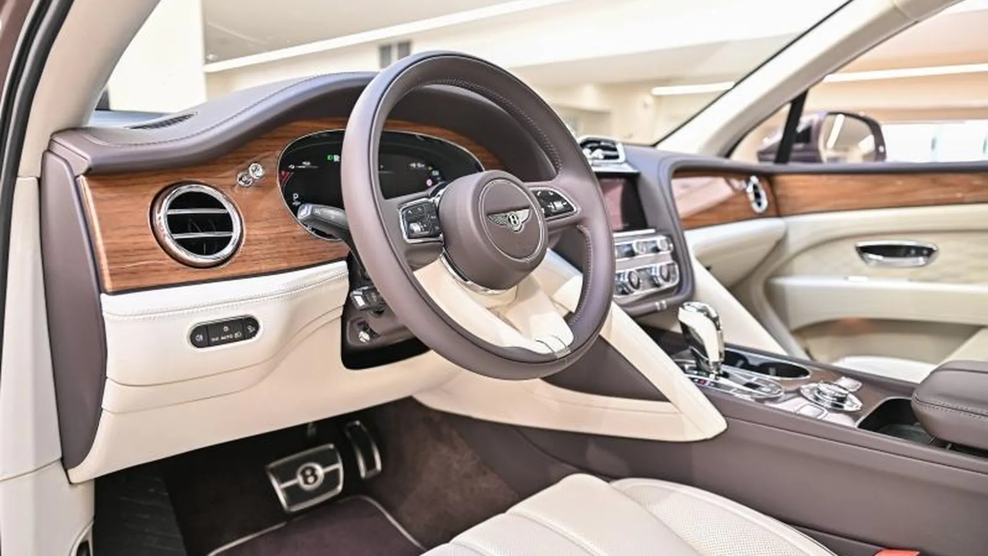 Bentley Bentayga — photo 20