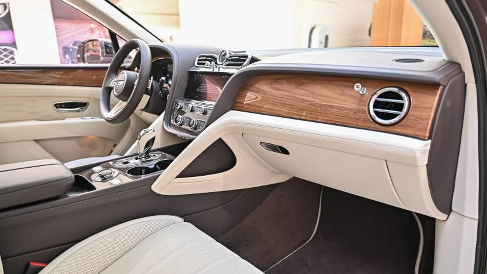 Bentley Bentayga — photo 15