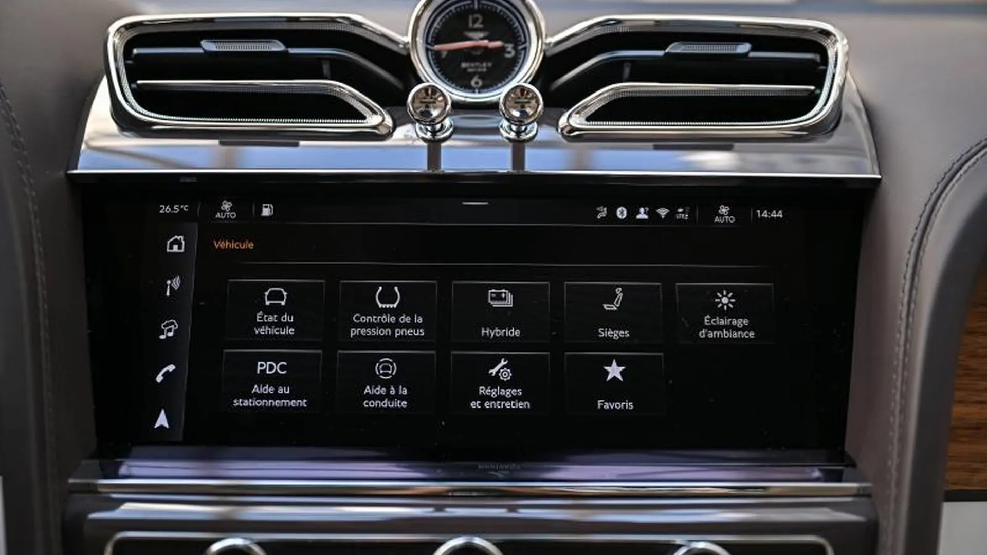 Bentley Bentayga — photo 41