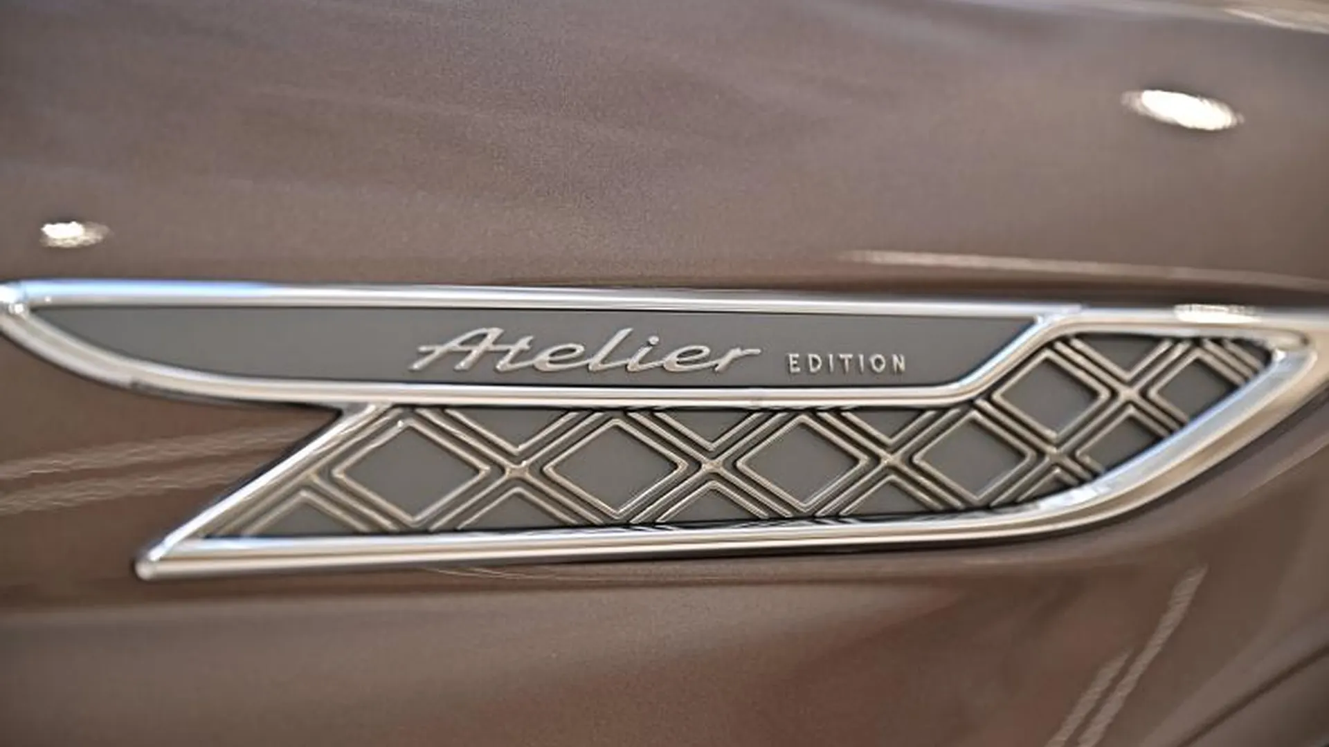 Bentley Bentayga — photo 11