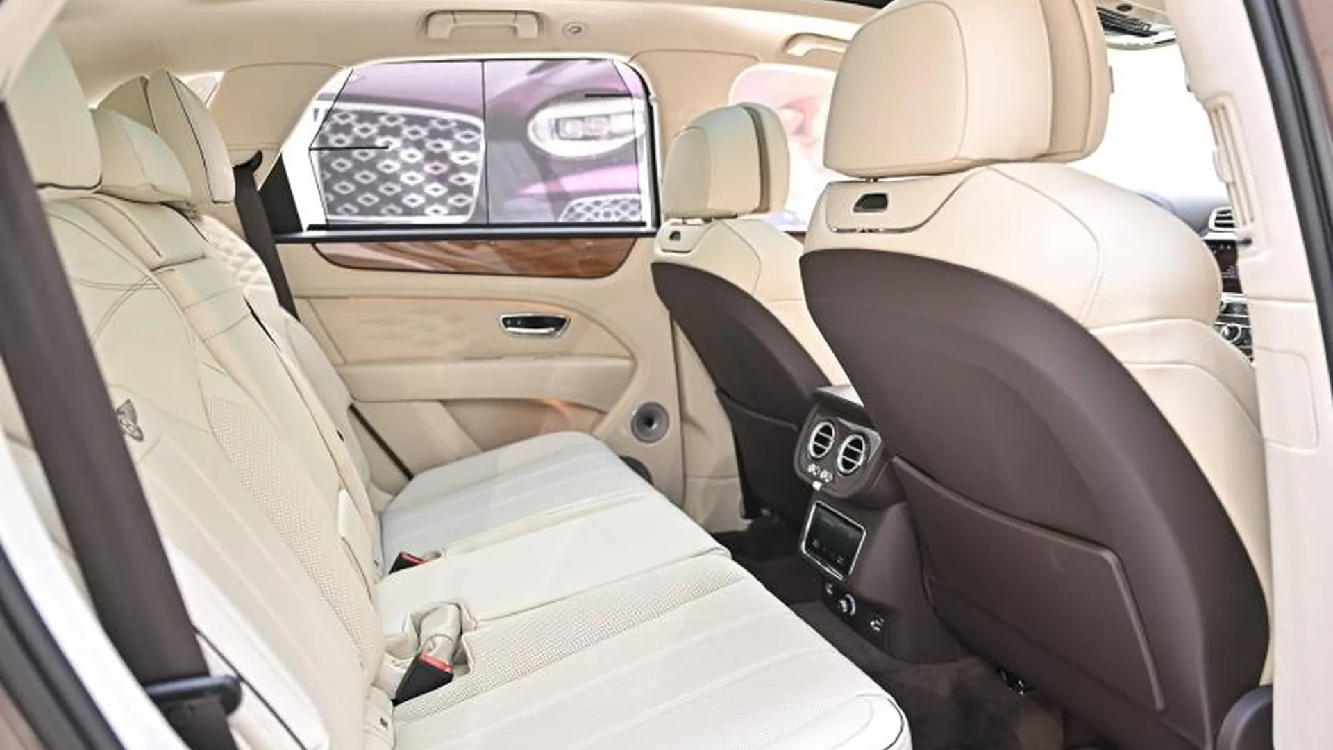 Bentley Bentayga — photo 17