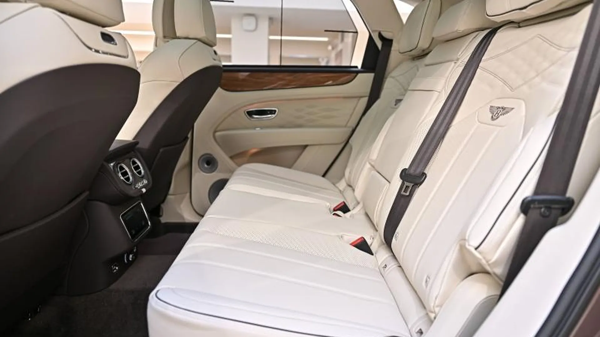 Bentley Bentayga — photo 23