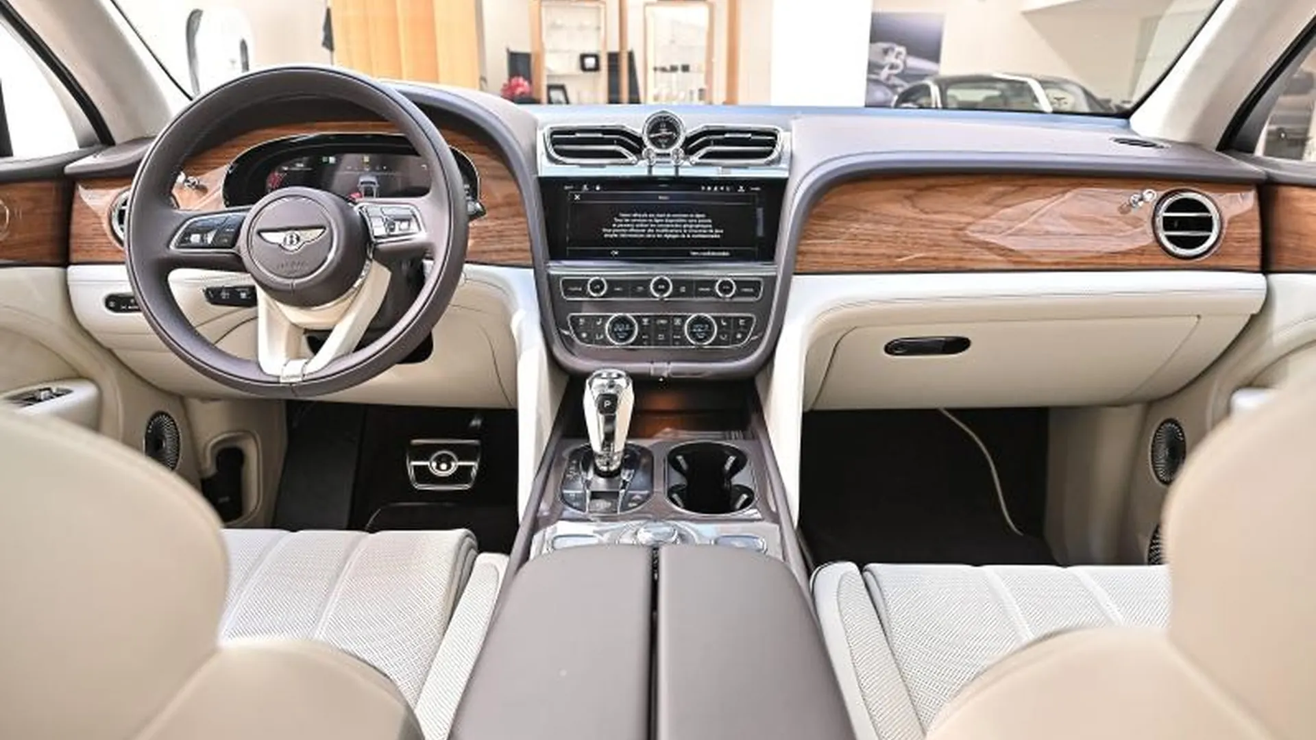 Bentley Bentayga — photo 25
