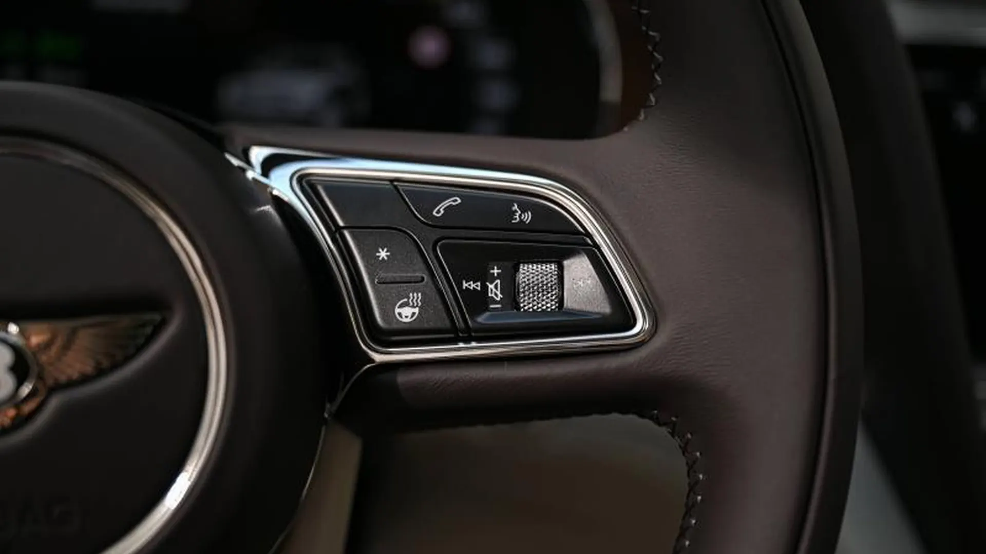 Bentley Bentayga — photo 35