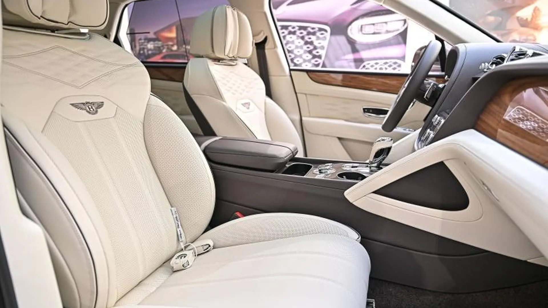 Bentley Bentayga — photo 16