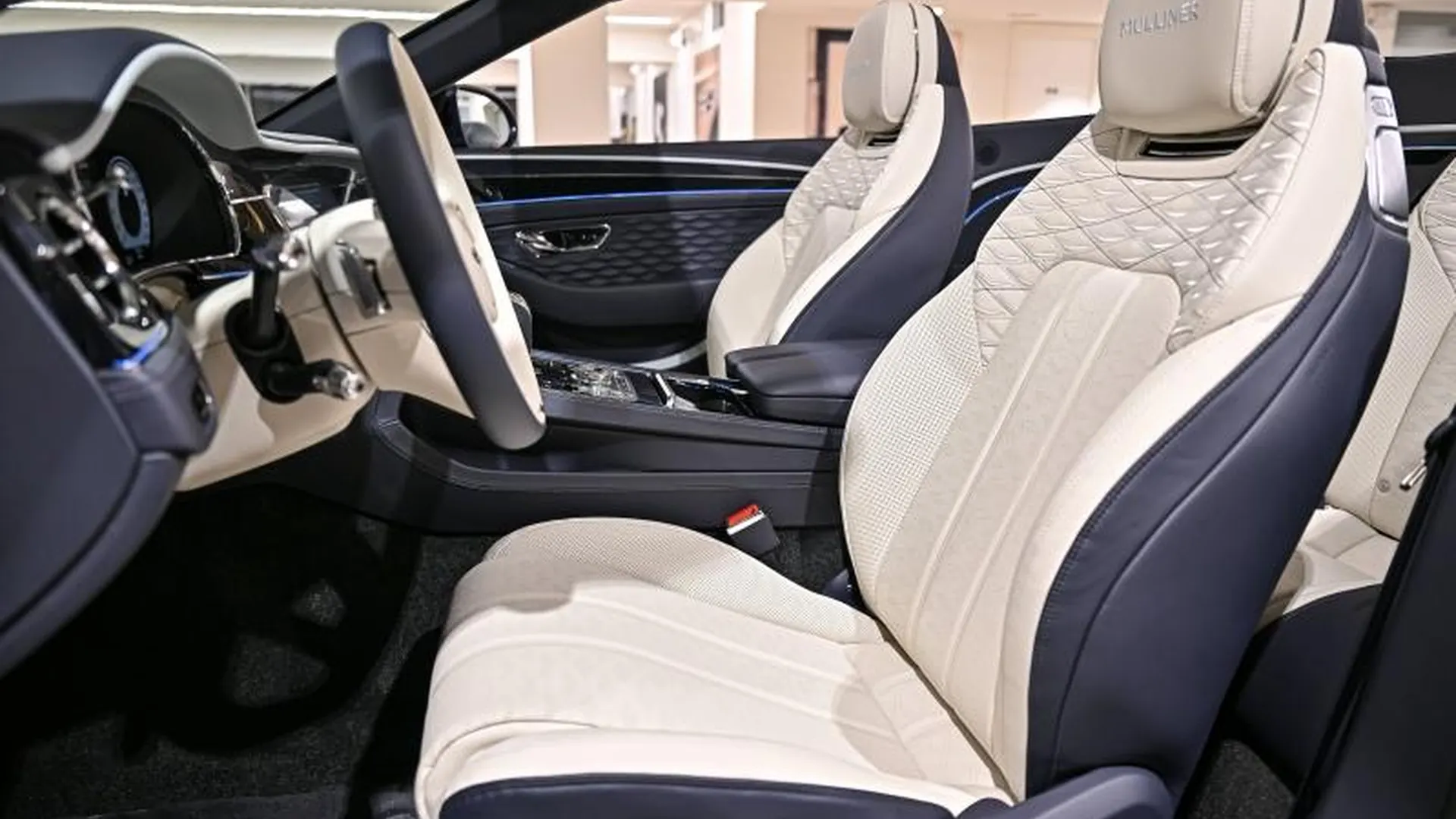 Bentley Continental GTC — photo 27