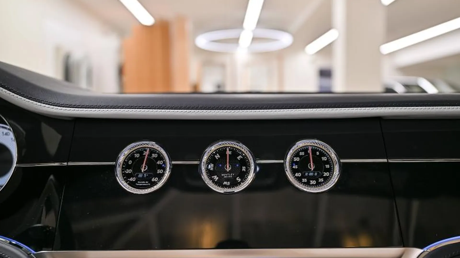 Bentley Continental GTC — photo 43