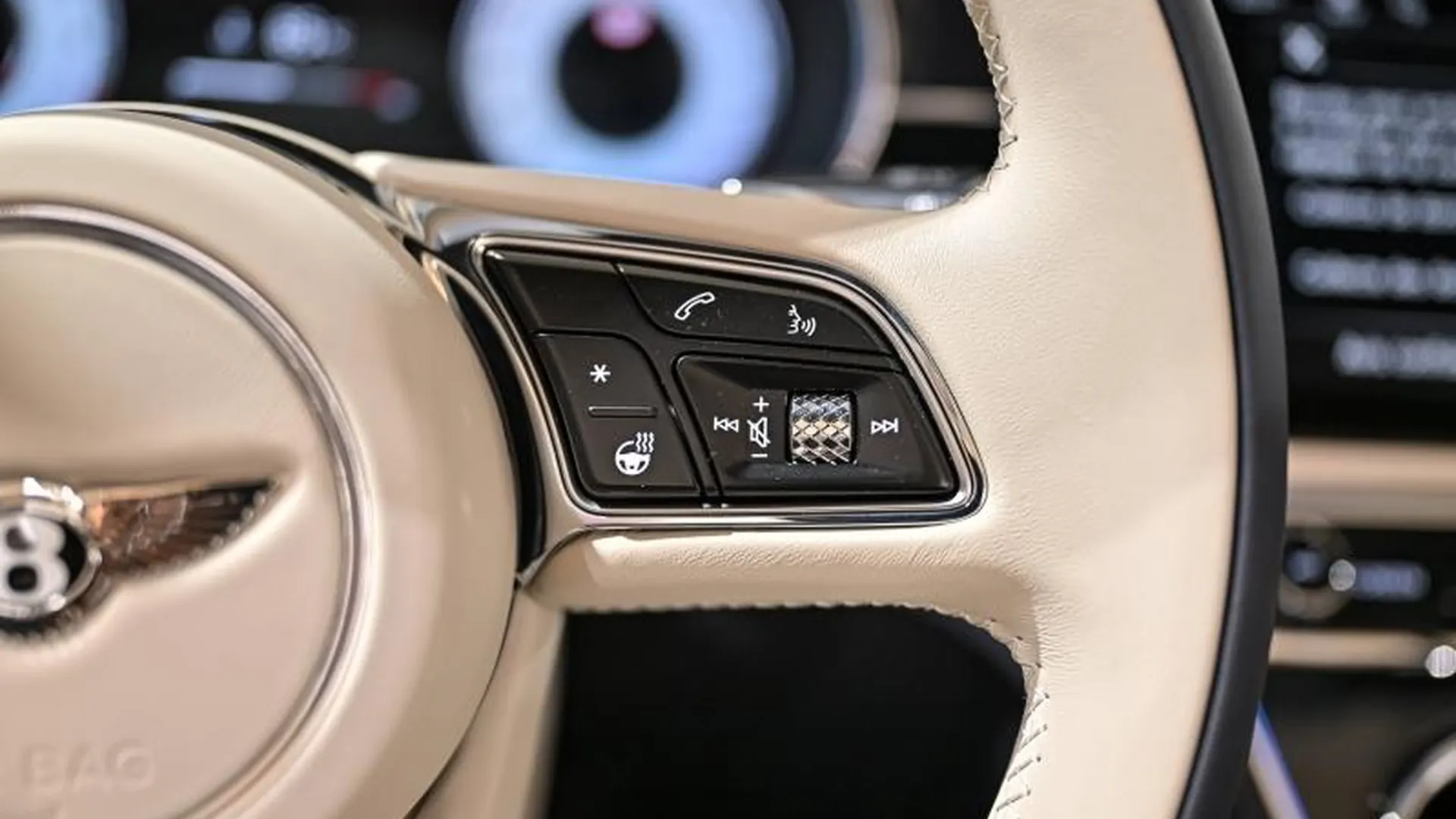 Bentley Continental GTC — photo 37