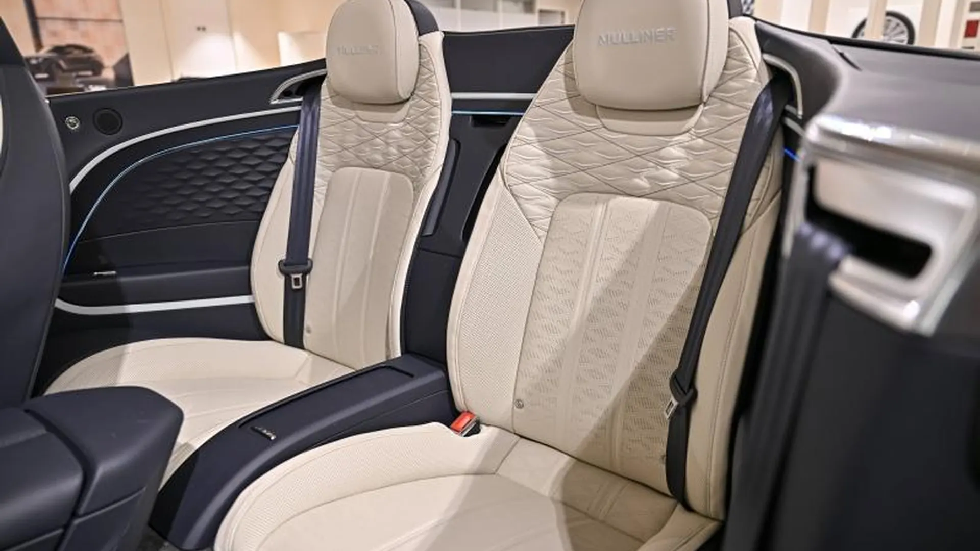 Bentley Continental GTC — photo 28