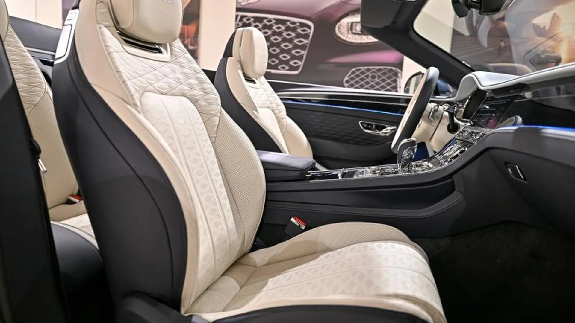 Bentley Continental GTC — photo 23