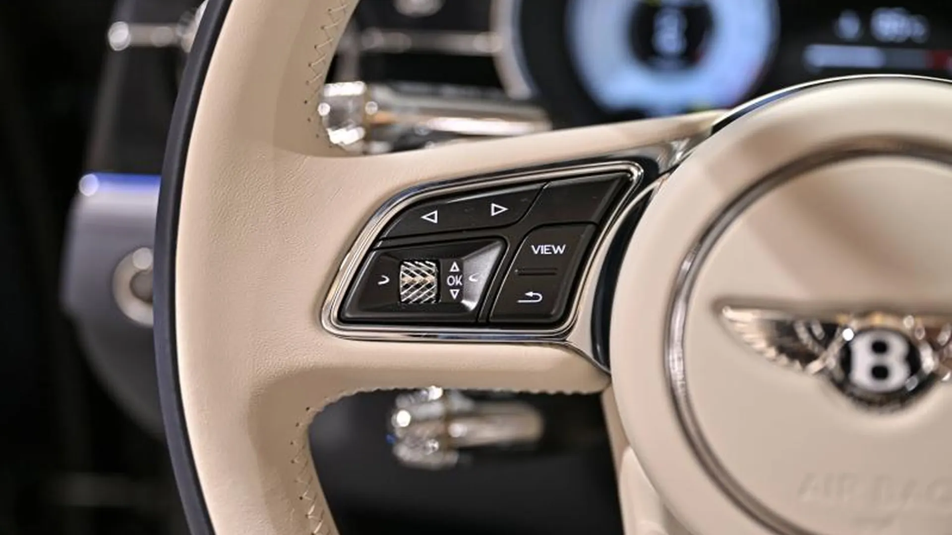 Bentley Continental GTC — photo 36