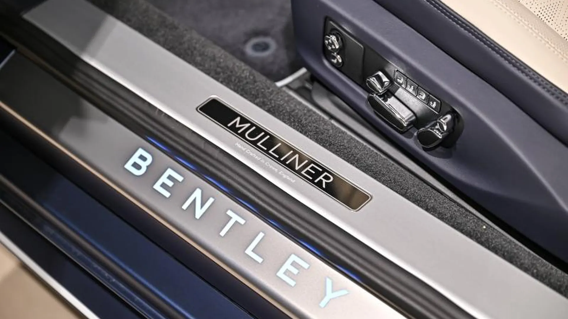 Bentley Continental GTC — photo 30
